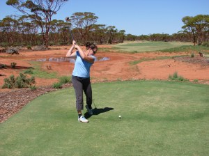Kalgoorlie Golf Course - Sharon Tees off